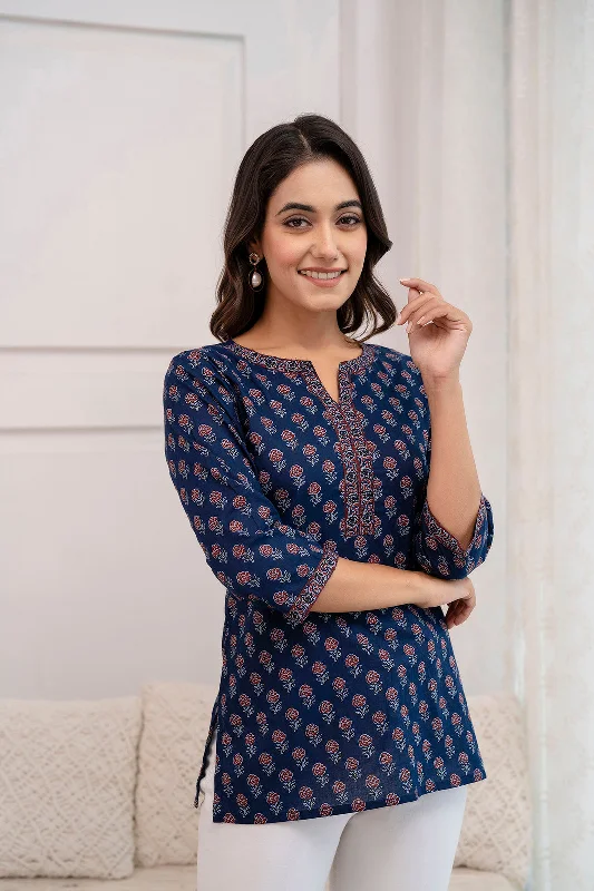 Weekend Specials to Grab Women Blue Printed Straight Tunic