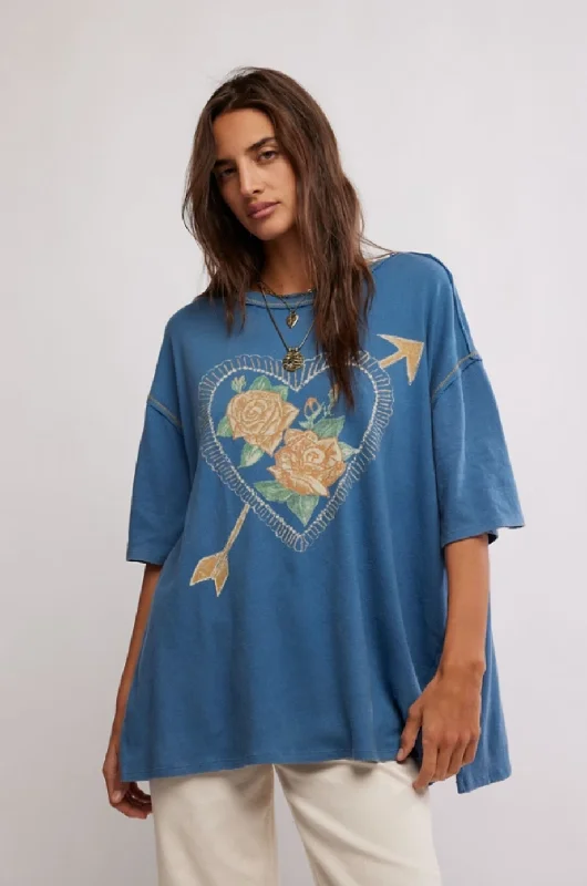Weekend Bargains to Savor Love Rose Tee - Navy Combo