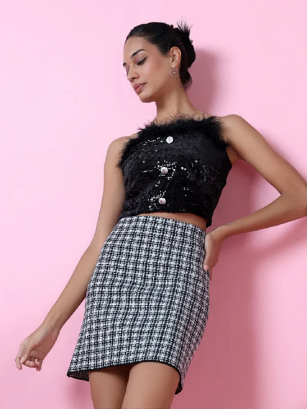 Weekend Savings Sensation Women Black Solid Fitted Crop Top